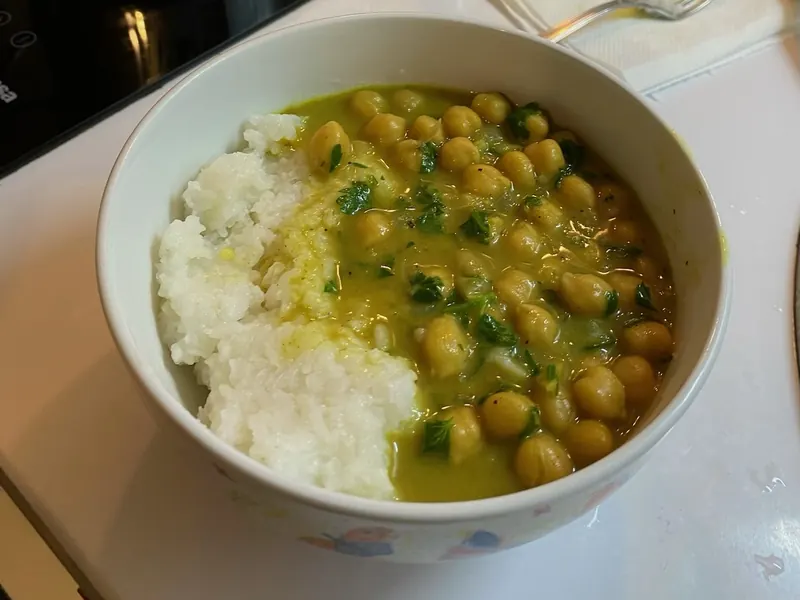 Chickpea and spinach curry with rice